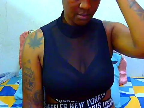 Snapshot of Tattooedgoddess33 chatting on 24, 3, 2026 Tattooedgoddess33 online show from 24, 3, 2026