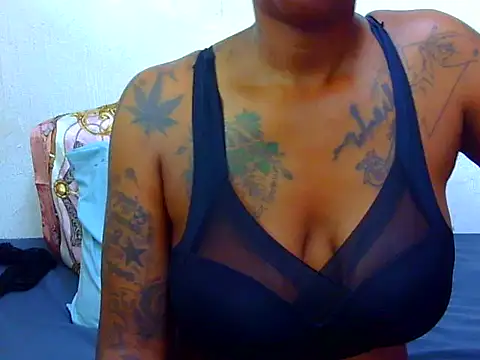 Snapshot of Tattooedgoddess33 chatting on 20, 3, 2026 Tattooedgoddess33 online show from 20, 3, 2026