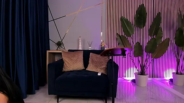 TiaCyrrus online show from 18, 3, 2026