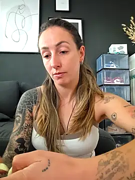 NicoleKaiser online show from 8, 4, 2026
