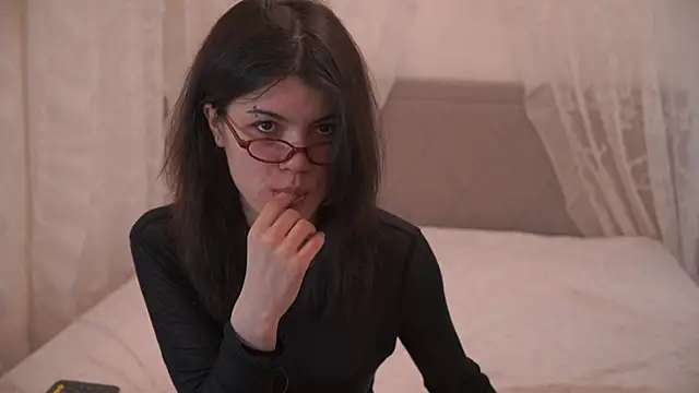 ella3lla online show from 18, 3, 2026