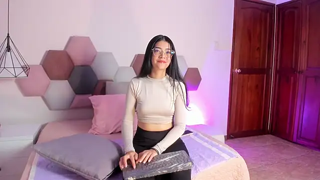 AnnieBlluee online show from 16, 6, 2026