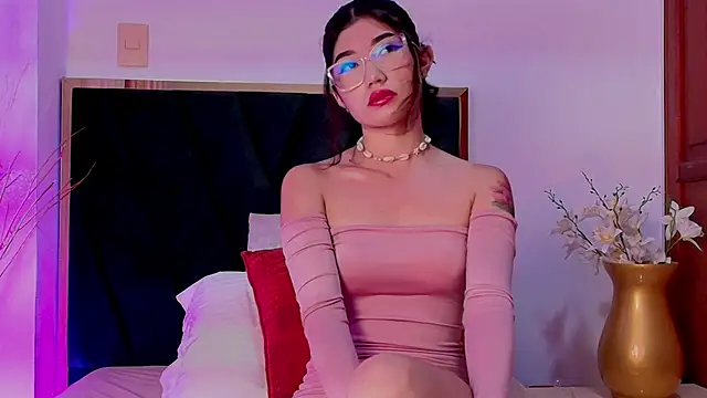 Snapshot of ParisFlowerr chatting on 2, 4, 2026 ParisFlowerr online show from 2, 4, 2026