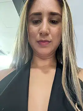 VictoriaWhitmore online show from 6, 4, 2026