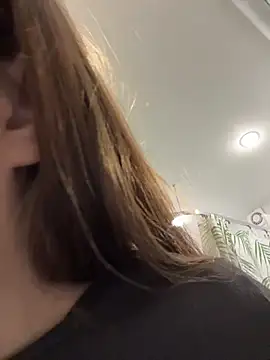 Snapshot of charmingggirl chatting on 17, 5, 2026 charmingggirl online show from 17, 5, 2026