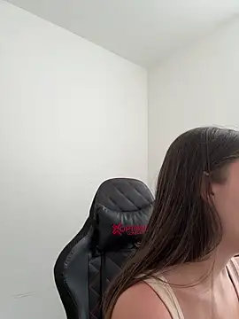 Lauren Storm online show from 15, 4, 2026