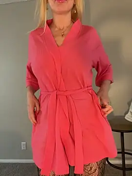 HotMilfNicole online show from 15, 4, 2026