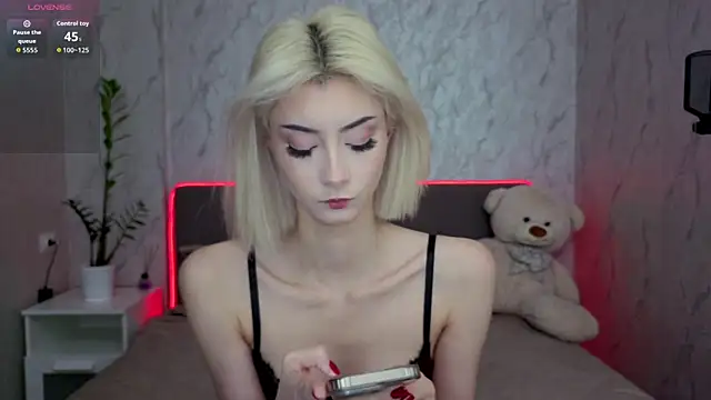kittysocutie online show from 14, 5, 2026