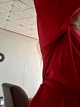 laurabassii online show from 2, 4, 2026