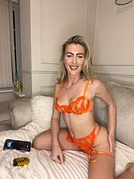 Lola RaeX online show from 5, 4, 2026
