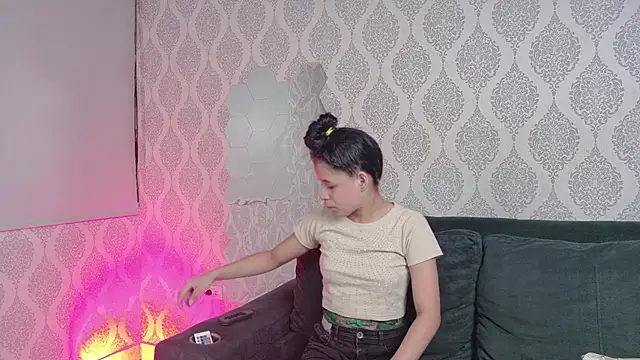 Twink Sensationxx online show from 15, 6, 2026