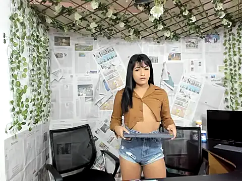 Nahomi hot 77 online show from 18, 6, 2026