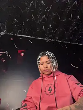 Laila LS online show from 22, 4, 2026
