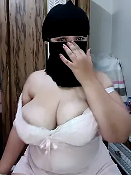 queen lily online show from 13, 7, 2026
