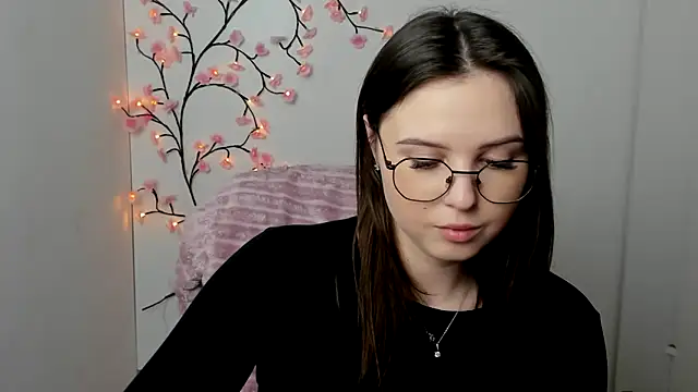 Nika nik a online show from 23, 3, 2026