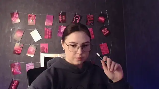 Nika nik a online show from 25, 3, 2026