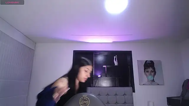 Melannyy V online show from 4, 6, 2026