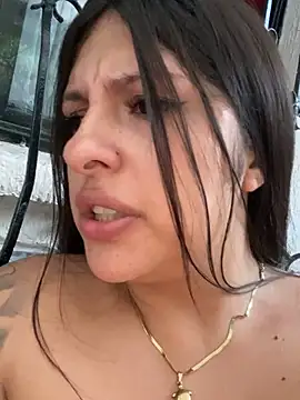 Snapshot of emiiross chatting on 26, 5, 2026 emiiross online show from 26, 5, 2026