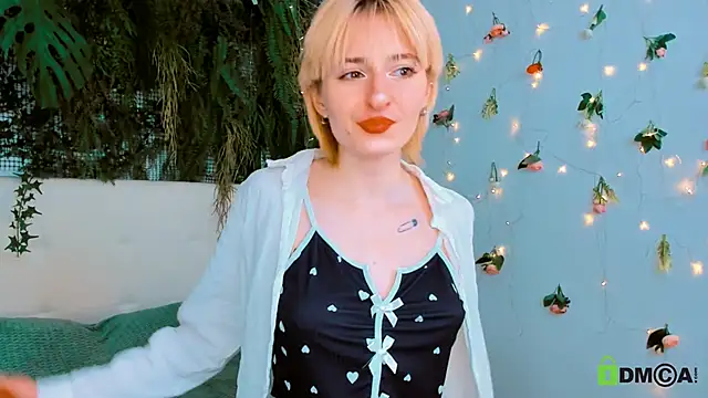 Kira  Cutie online show from 3, 5, 2026