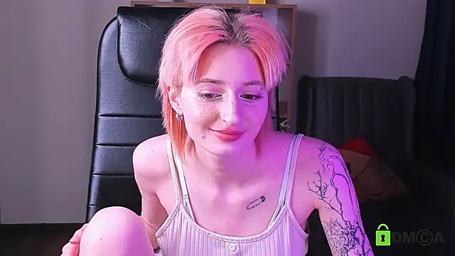 Kira  Cutie online show from 21, 4, 2026