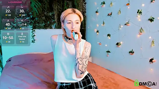 Kira  Cutie online show from 23, 4, 2026