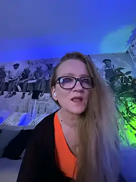 Snapshot of LizzieZ1975 chatting on 23, 5, 2026 LizzieZ1975 online show from 23, 5, 2026