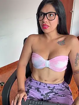 Noa rousse01 online show from 16, 4, 2026