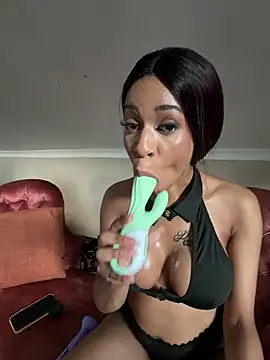 Snapshot of Latisha43 chatting on 20, 3, 2026 Latisha43 online show from 20, 3, 2026