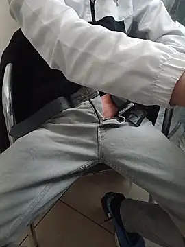 Snapshot of Skinboy06 chatting on 26, 3, 2026 Skinboy06 online show from 26, 3, 2026