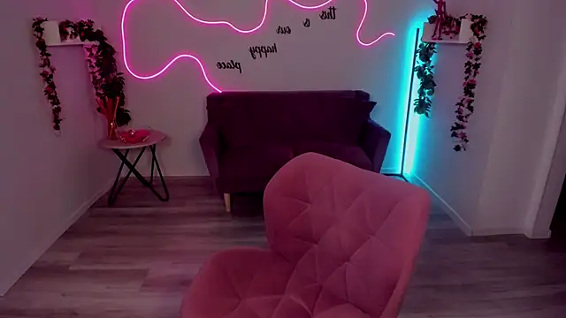 MiaSensitive online show from 22, 4, 2026