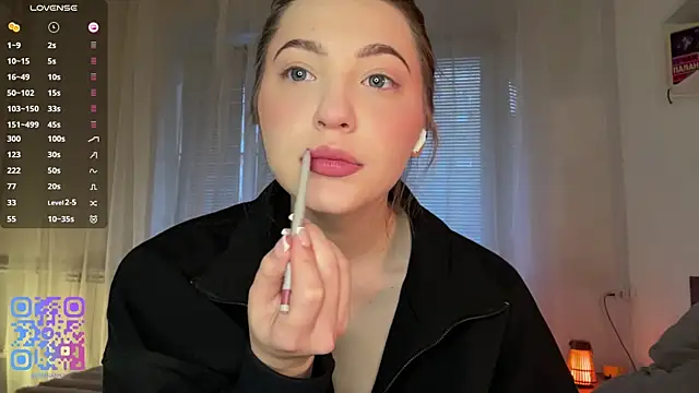 1Kellynaive online show from 4, 4, 2026