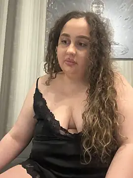 CurlyMaddie online show from 9, 4, 2026