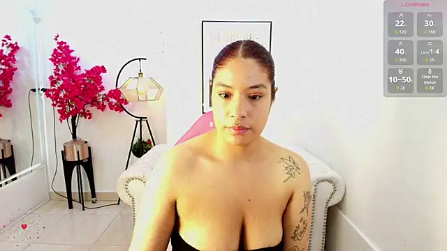 Snapshot of Natalia_cartier chatting on 4, 6, 2026 Natalia cartier online show from 4, 6, 2026
