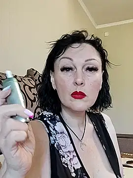 HelgaDennis online show from 5, 6, 2026