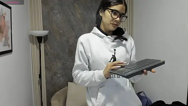 alina sauvage online show from 12, 6, 2026