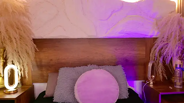 lara curly online show from 11, 5, 2026