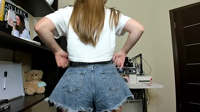 Snapshot of OhMyAlice chatting on 18, 6, 2026 OhMyAlice online show from 18, 6, 2026