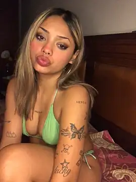 lolavixenn online show from 25, 4, 2026