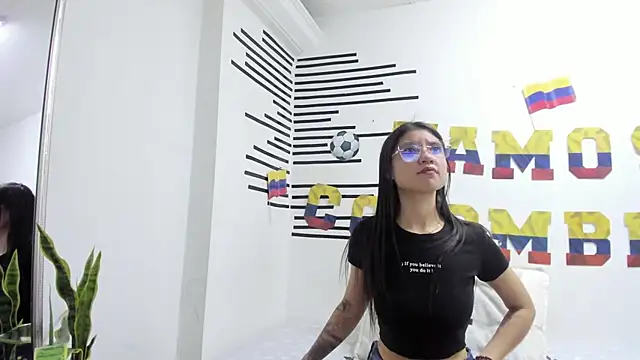 Snapshot of LindaCatalina_ chatting on 8, 7, 2026 LindaCatalina online show from 8, 7, 2026