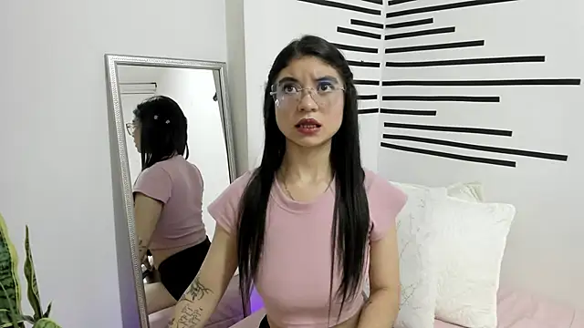 Snapshot of LindaCatalina_ chatting on 10, 6, 2026 LindaCatalina online show from 10, 6, 2026