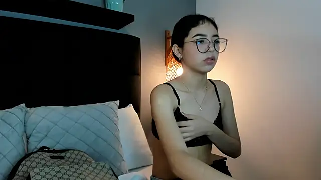 Snapshot of sofi_alix chatting on 4, 5, 2026 sofi alix online show from 4, 5, 2026