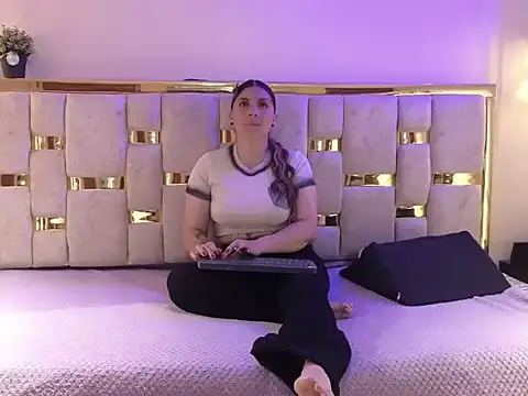 Snapshot of HELLEN_MARK chatting on 25, 3, 2026 HELLEN MARK online show from 25, 3, 2026