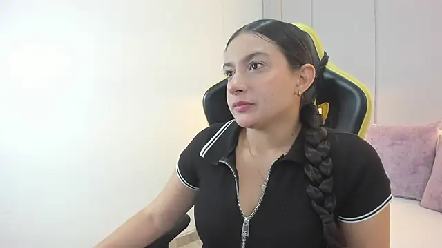 kira relish online show from 13, 4, 2026