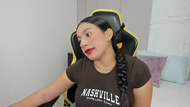 kira relish online show from 15, 4, 2026