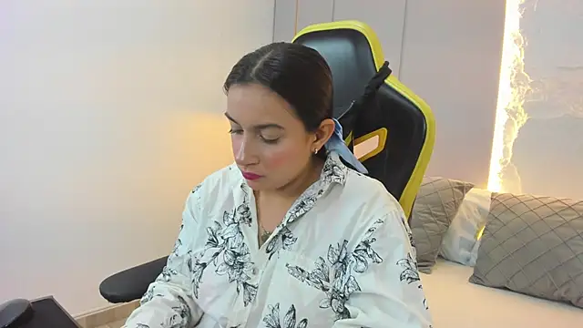 kira relish online show from 6, 4, 2026