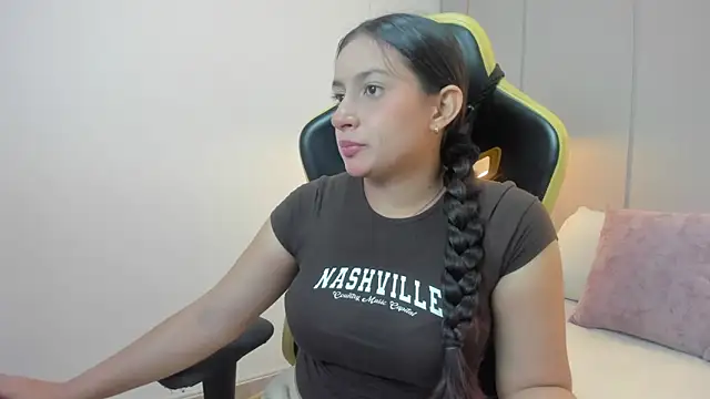 kira relish online show from 25, 4, 2026