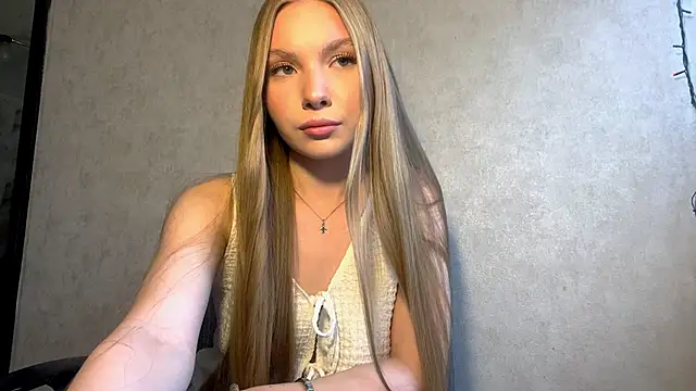 CarolineNine online show from 5, 4, 2026