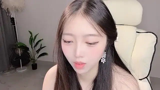 Yukiy8877 online show from 11, 4, 2026