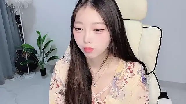 Yukiy8877 online show from 4, 4, 2026