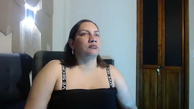 mia coral1 online show from 9, 5, 2026
